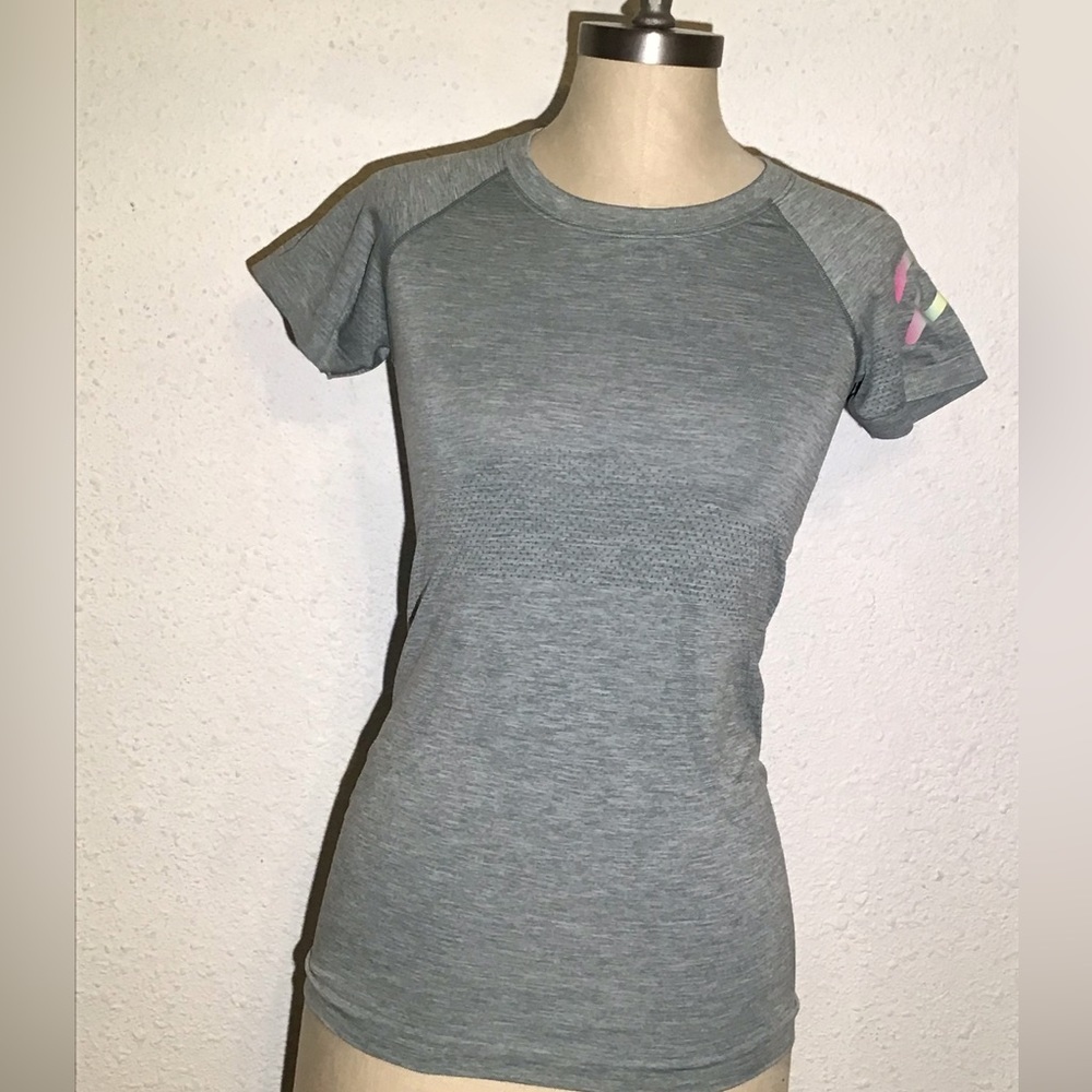 Lululemon athletica women’s Lucky swiftly tech blouse size 4